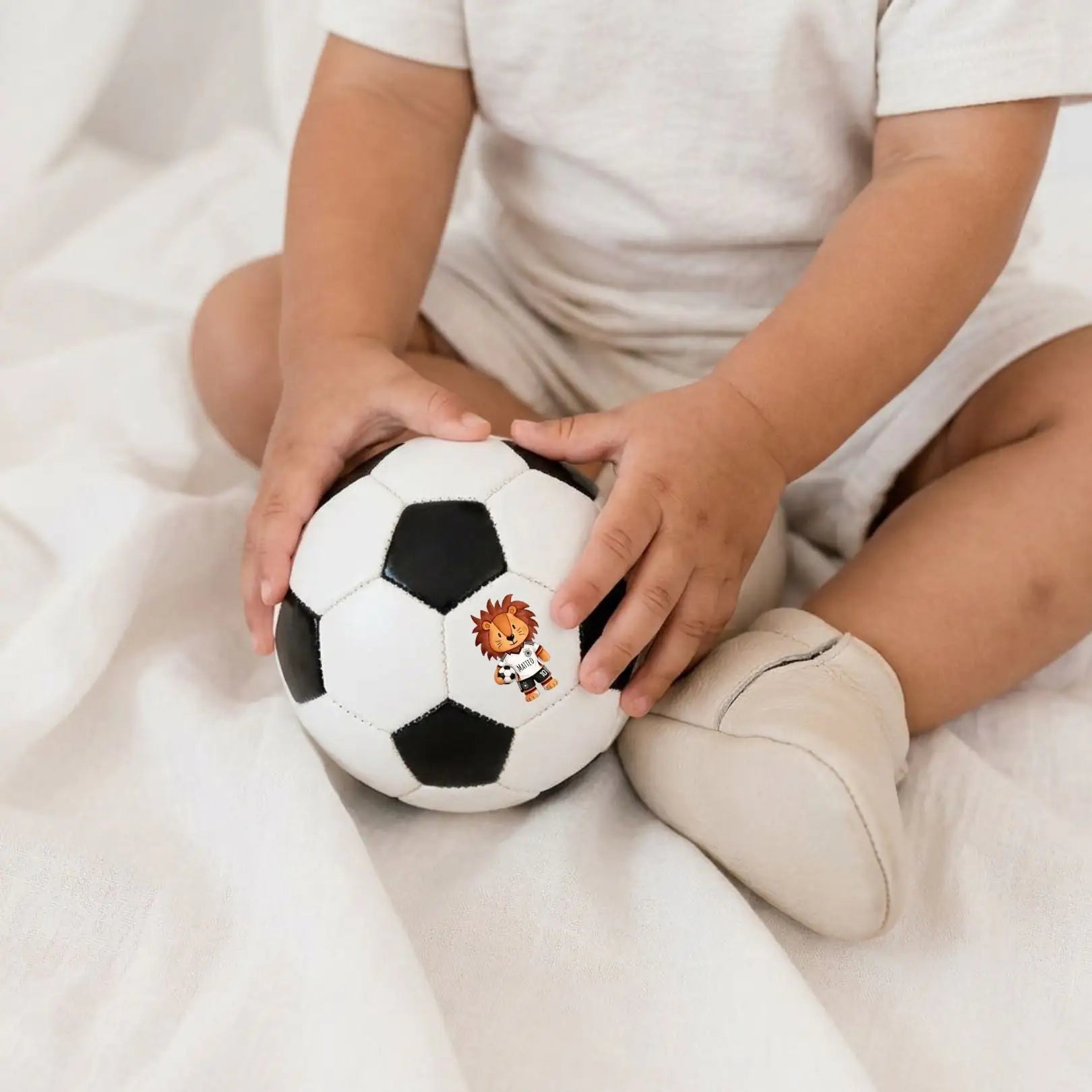 Fußball Schwarz - Weiß - Fußball Löwe personalisiert - wunderwunsch