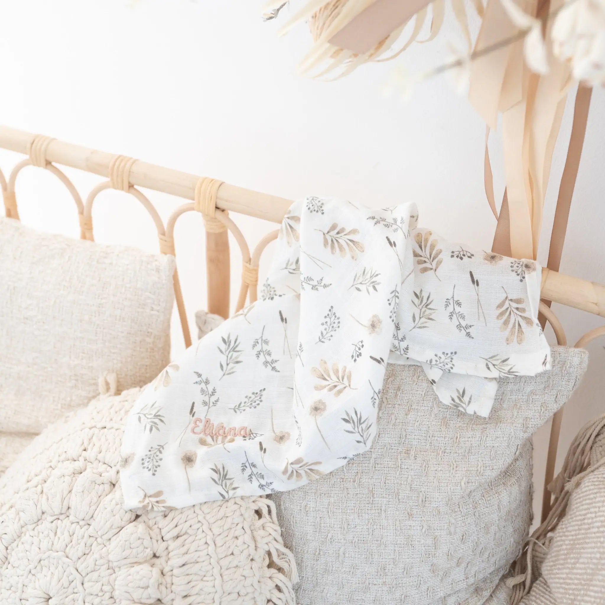 JOLLEIN Musselin Spucktuch für Babys personalisiert - Teddybär, Wildblumen - wunderwunsch