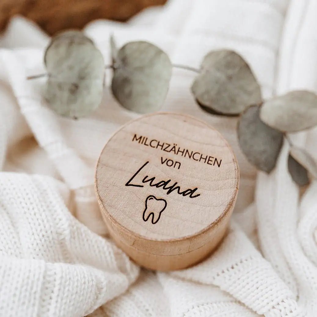 Milchzahndose Holz personalisiert - Regenbogen, Zahn, Zweig Gravur - wunderwunsch