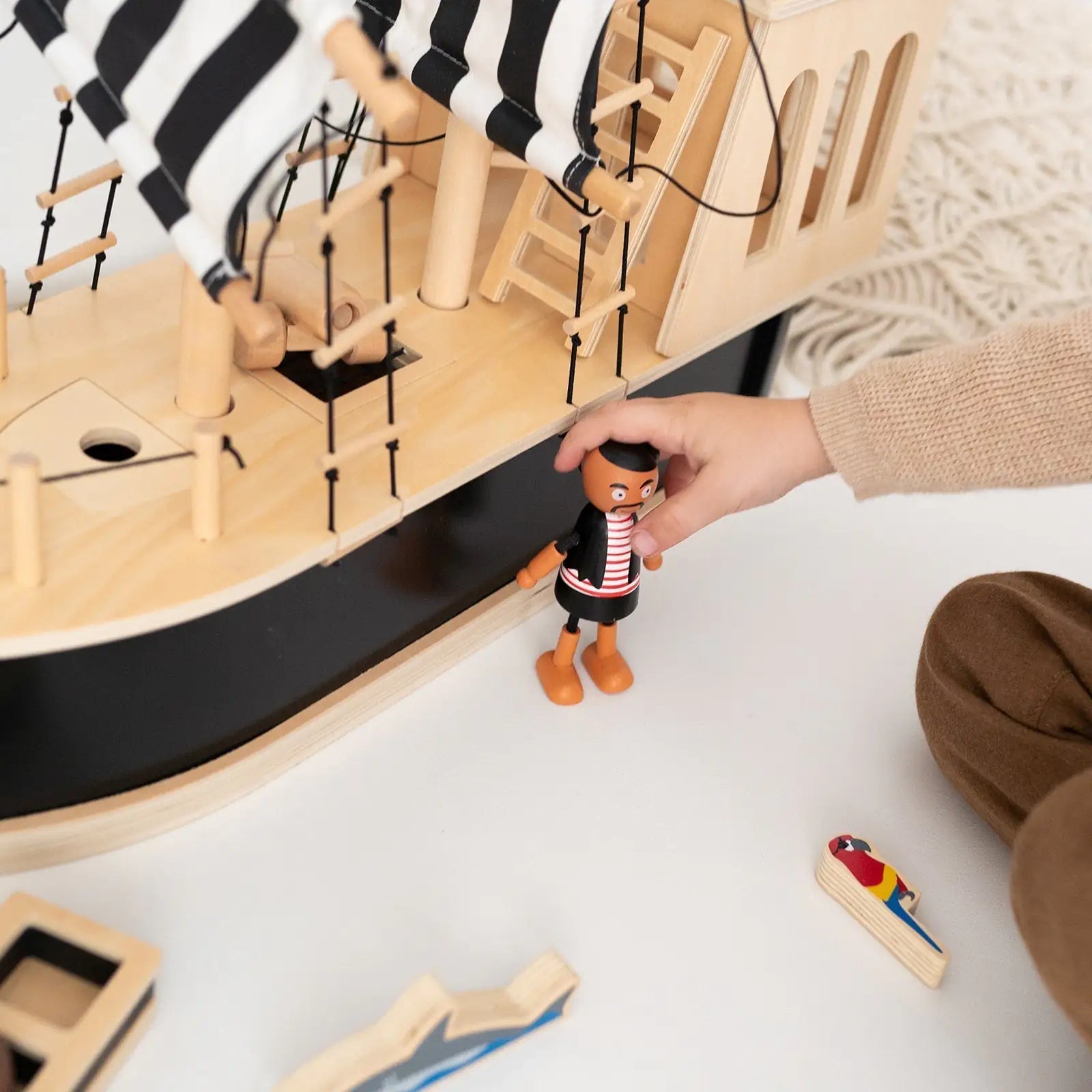 SMALL FOOT Piratenschiff Holz personalisierbar - wunderwunsch