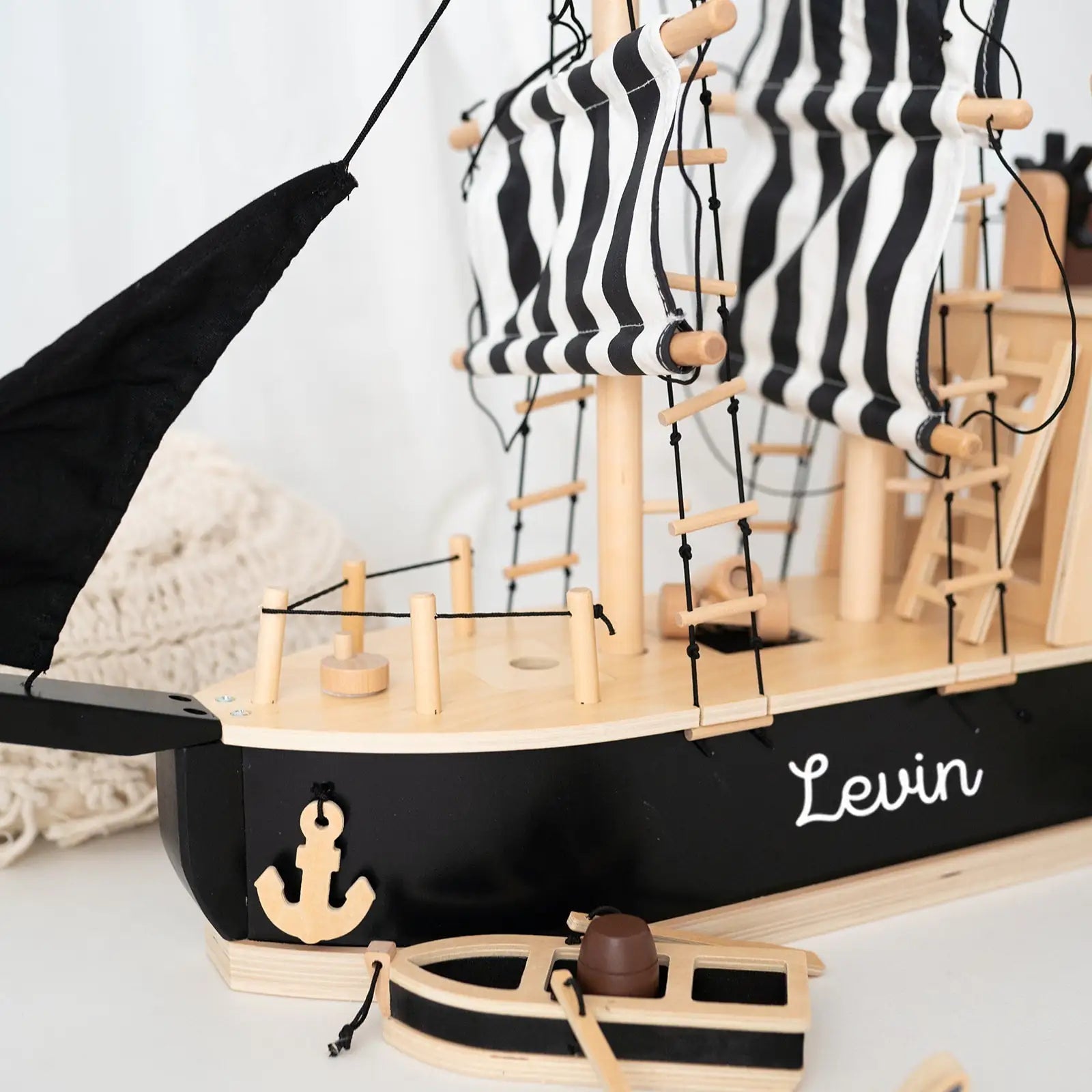 SMALL FOOT Piratenschiff Holz personalisierbar - wunderwunsch