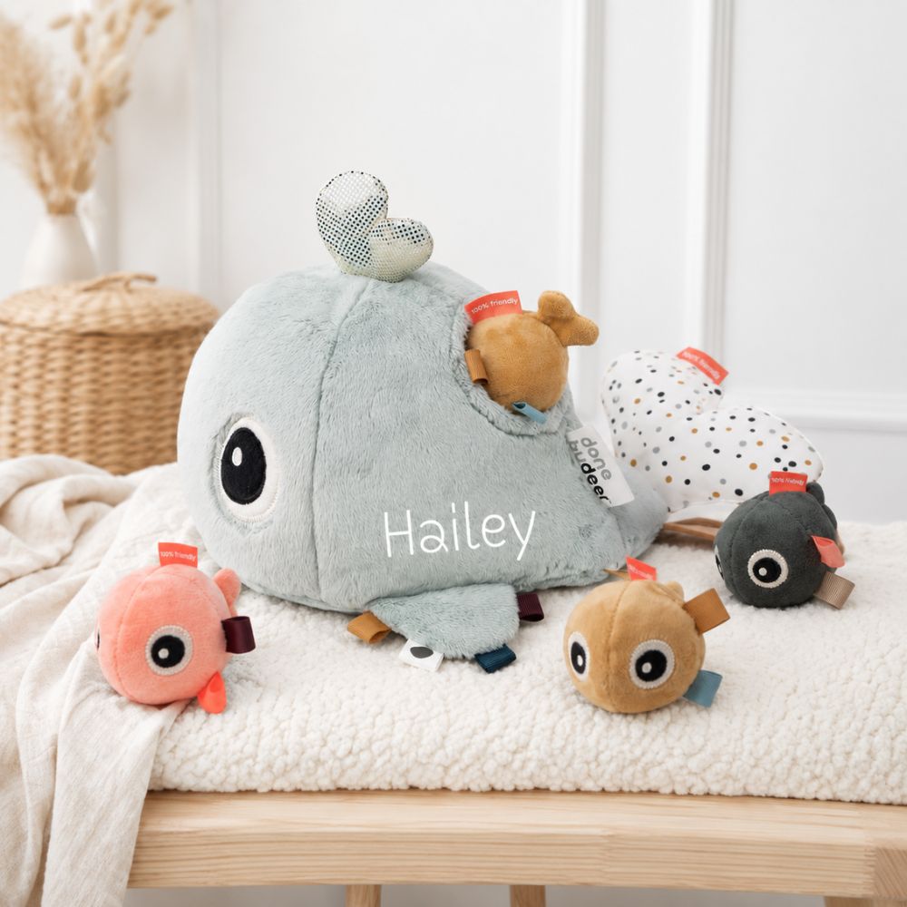 DONEBYDEER Kuscheltier Versteckspiel personalisiert - Wal