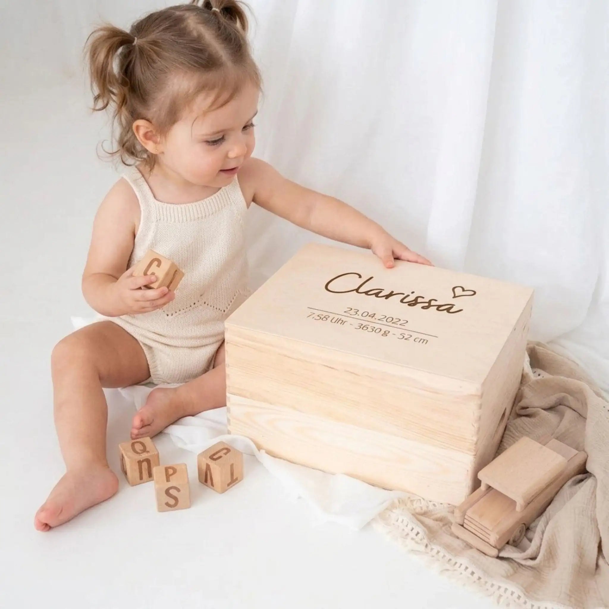 Erinnerungsbox Holz mit Wunschdaten – Herz Gravur - wunderwunsch