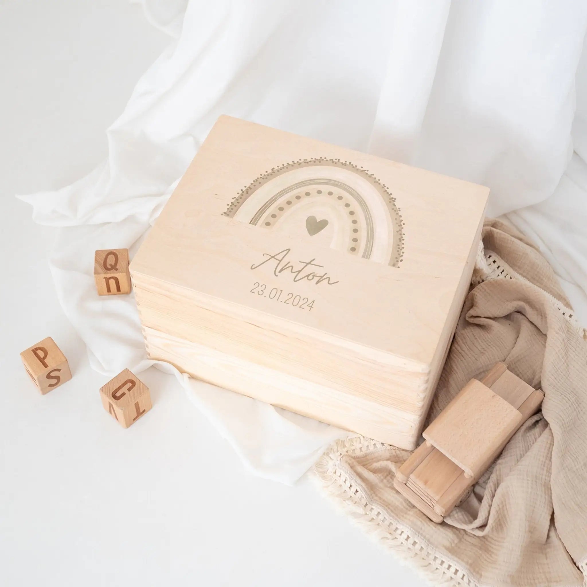 Erinnerungsbox Holz mit Wunschdaten – Regenbogen Punkte Aquarell - wunderwunsch