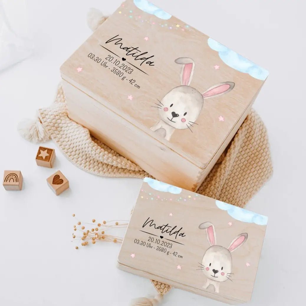 Erinnerungsbox Holz mit Wunschdaten – Tier Wolken Sterne blau Aquarell - wunderwunsch