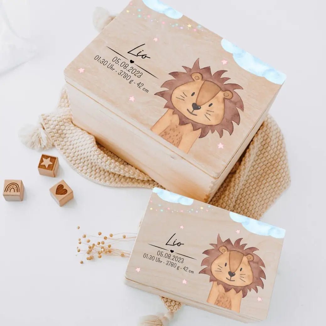 Erinnerungsbox Holz mit Wunschdaten – Tier Wolken Sterne blau Aquarell - wunderwunsch