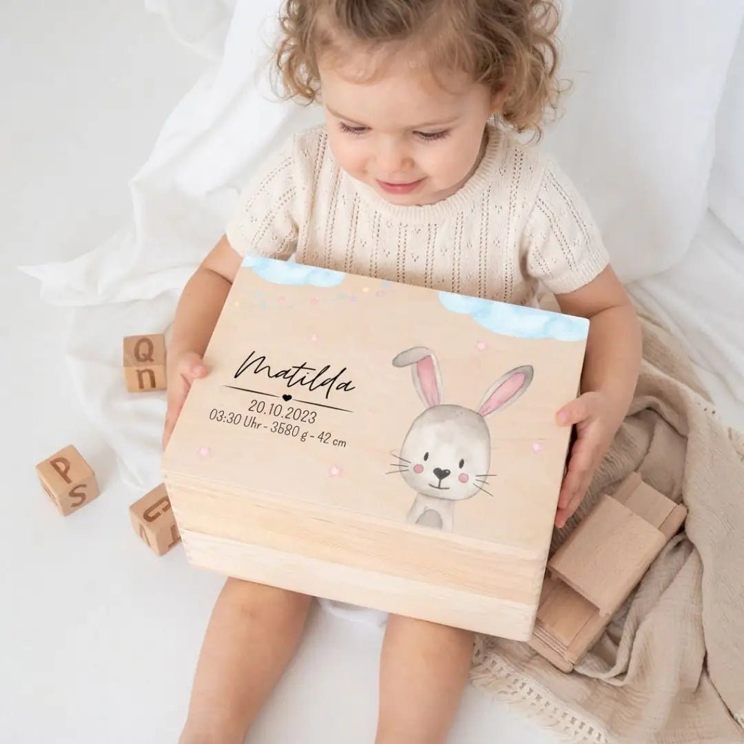 Erinnerungsbox Holz mit Wunschdaten – Tier Wolken Sterne blau Aquarell - wunderwunsch