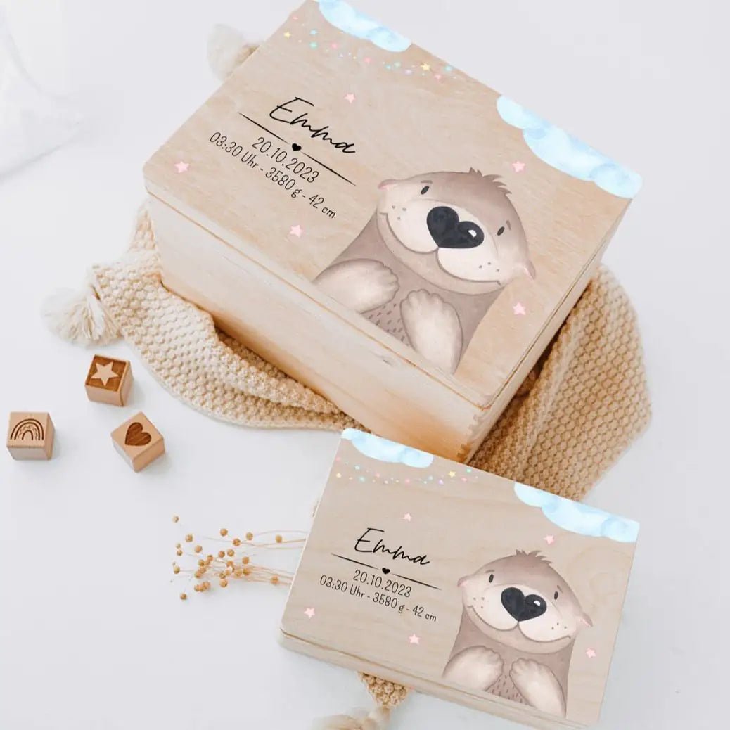 Erinnerungsbox Holz mit Wunschdaten – Tier Wolken Sterne blau Aquarell - wunderwunsch
