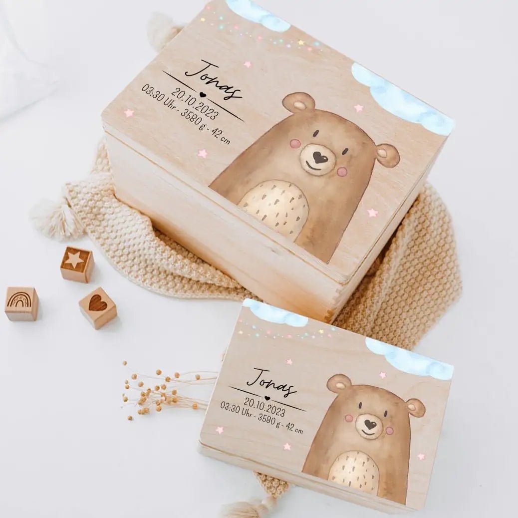 Erinnerungsbox Holz mit Wunschdaten – Tier Wolken Sterne blau Aquarell - wunderwunsch