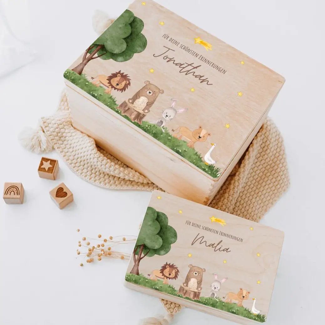 Erinnerungsbox Holz mit Wunschname – Tiere unterm Sternenhimmel Aquarell - wunderwunsch