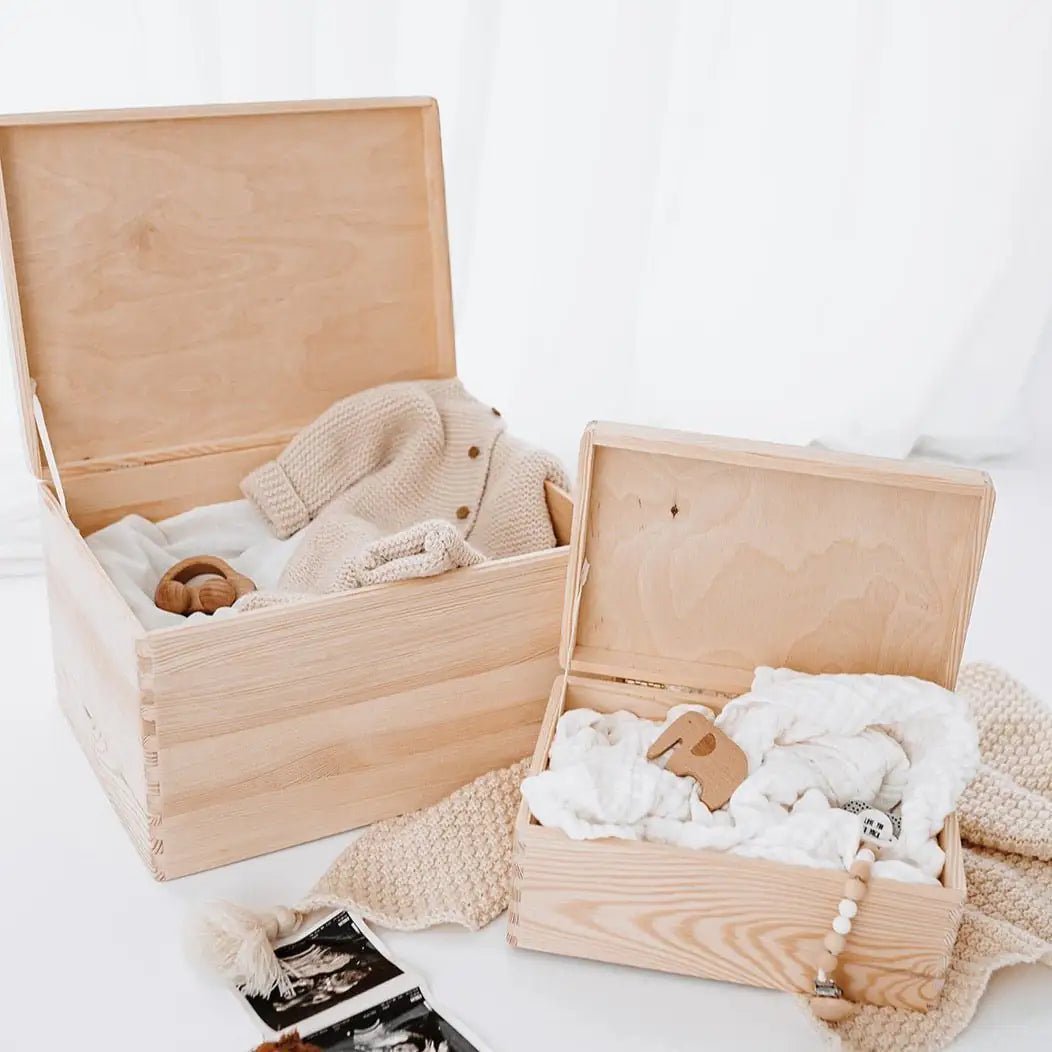 Erinnerungsbox Holz mit Wunschname – Tiere unterm Sternenhimmel Aquarell - wunderwunsch