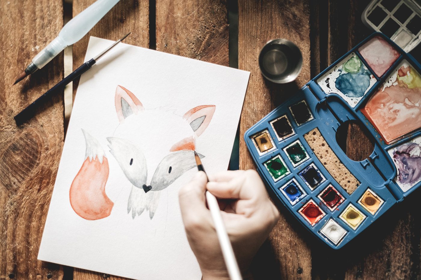 Ein Aquarell-Fuchs wird von Hand gemalt