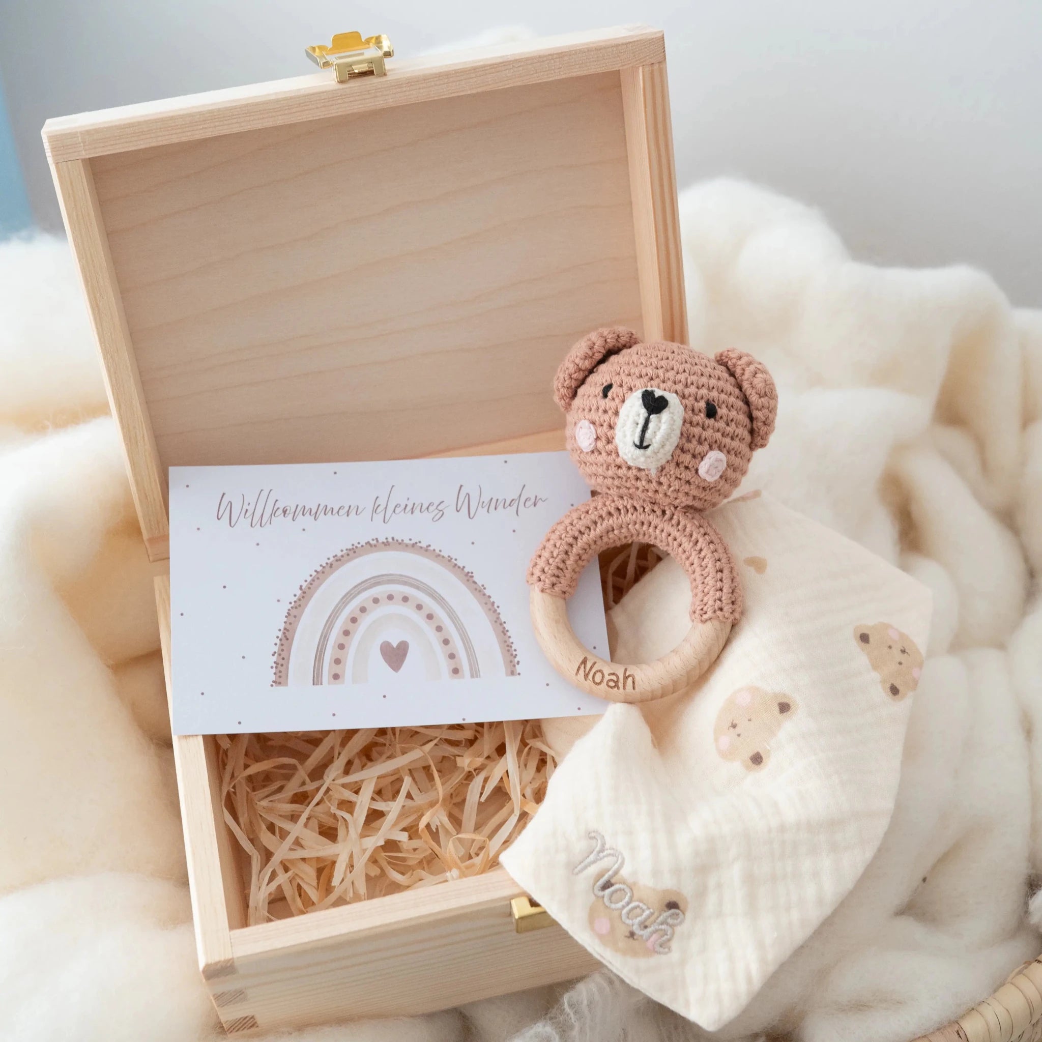 Geschenkbox Geburt - Bär Greifling + Halstuch + Postkarte - wunderwunsch