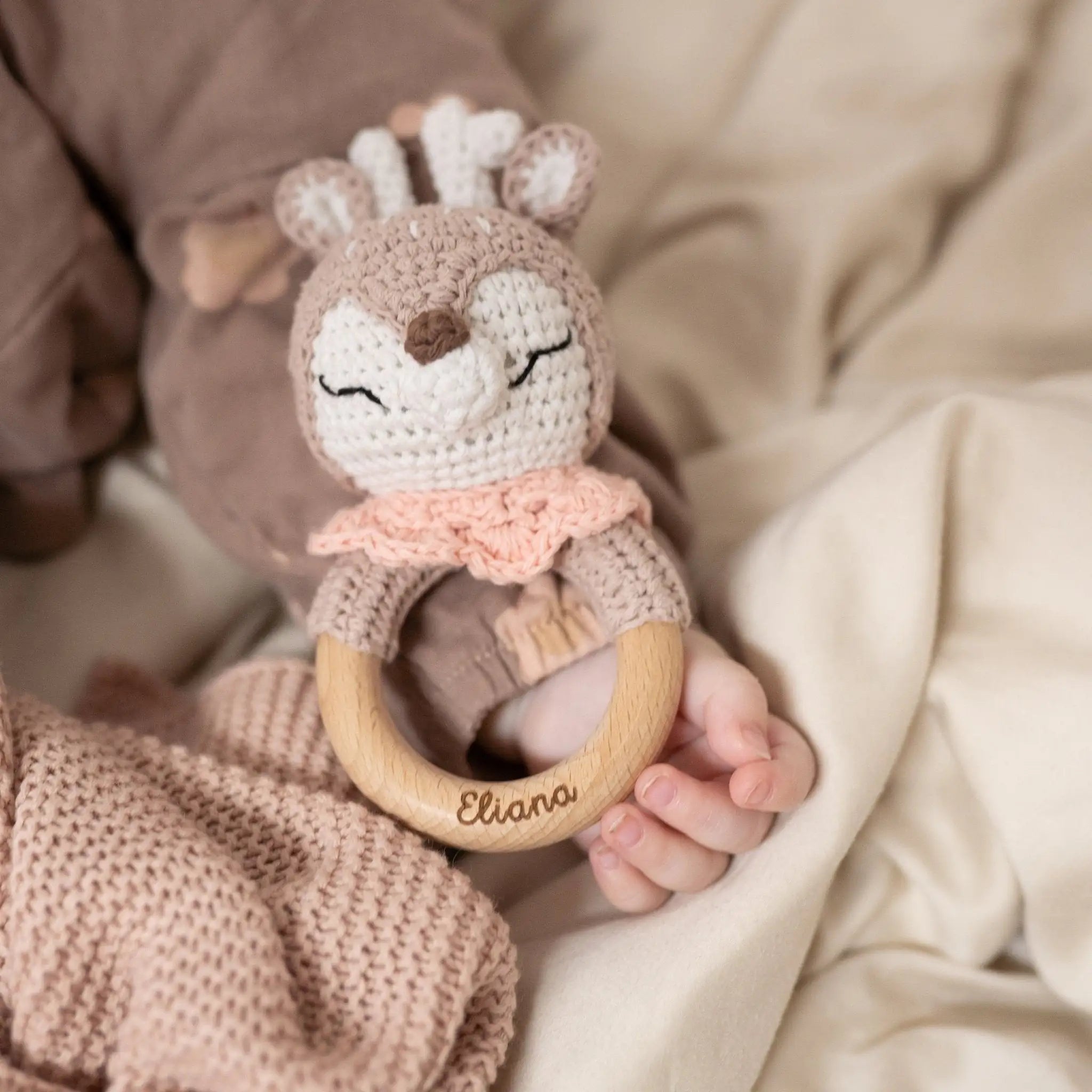 Greifling Reh mit rosa Kragen personalisiert - wunderwunsch
