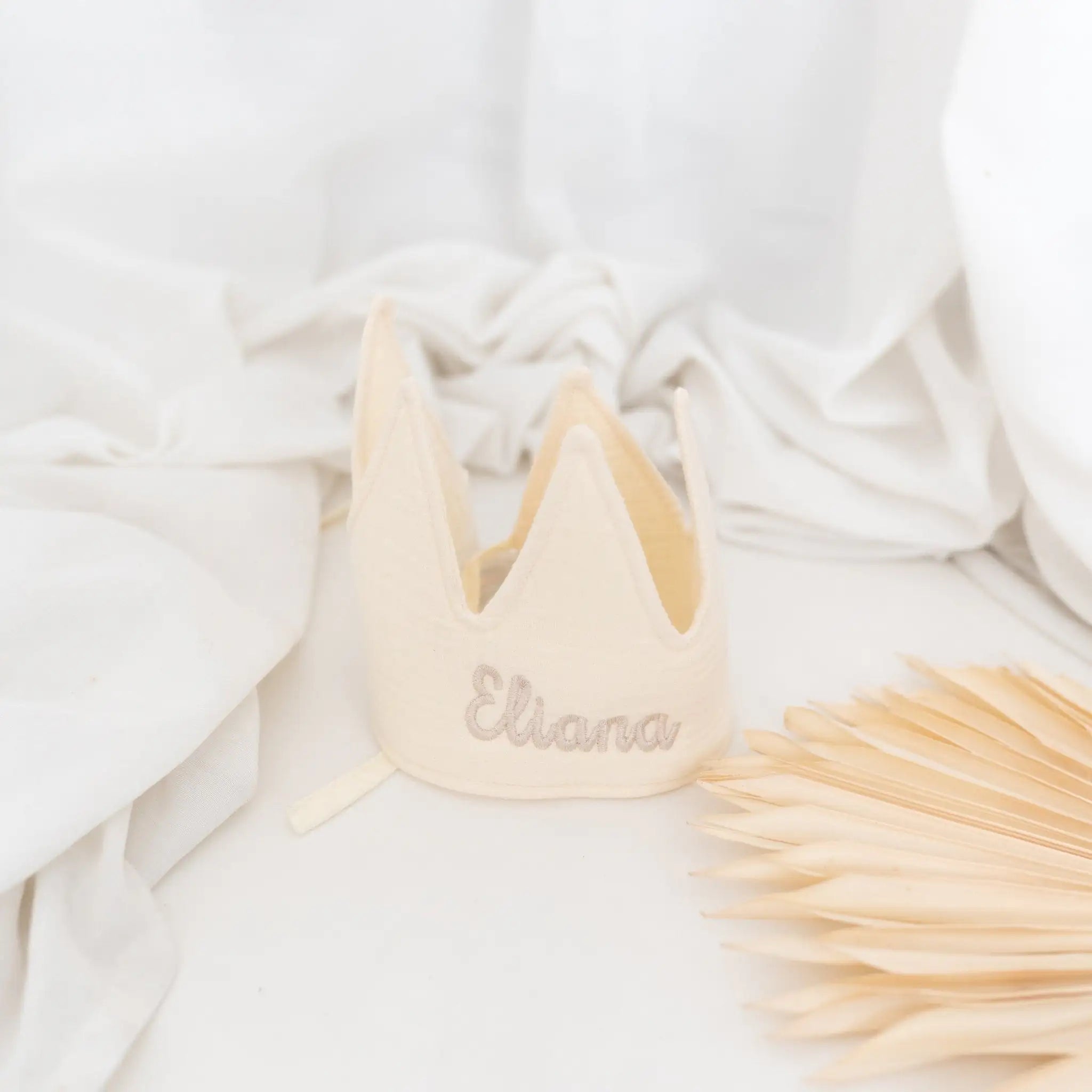 JOLLEIN Geburtstagskrone Musselin personalisiert - braun, creme, rosa oder blau - wunderwunsch