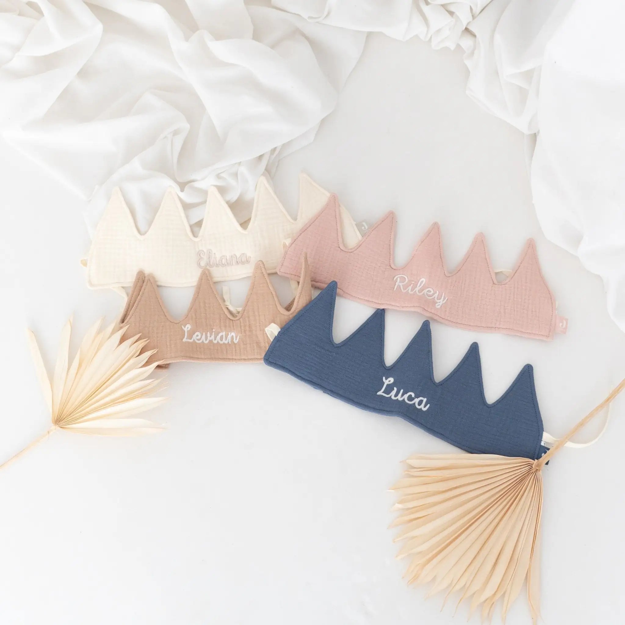 JOLLEIN Geburtstagskrone Musselin personalisiert - braun, creme, rosa oder blau - wunderwunsch