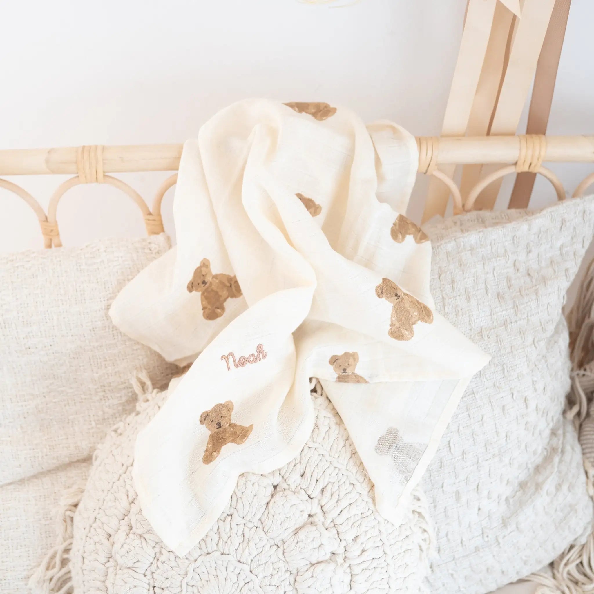 JOLLEIN Musselin Spucktuch für Babys personalisiert - Teddybär, Wildblumen - wunderwunsch