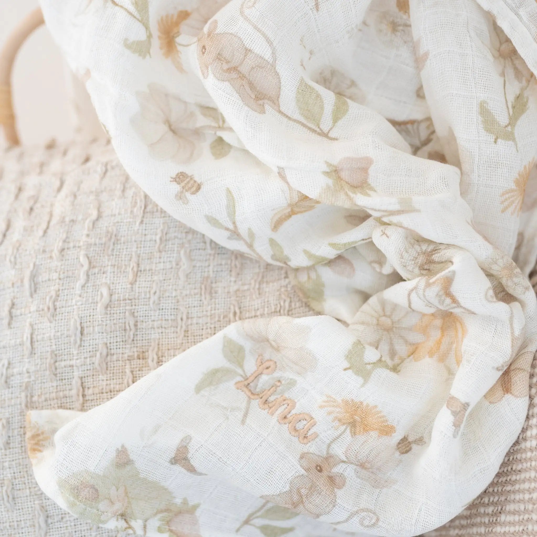 JOLLEIN Musselin Spucktuch für Babys personalisiert - Teddybär, Wildblumen - wunderwunsch