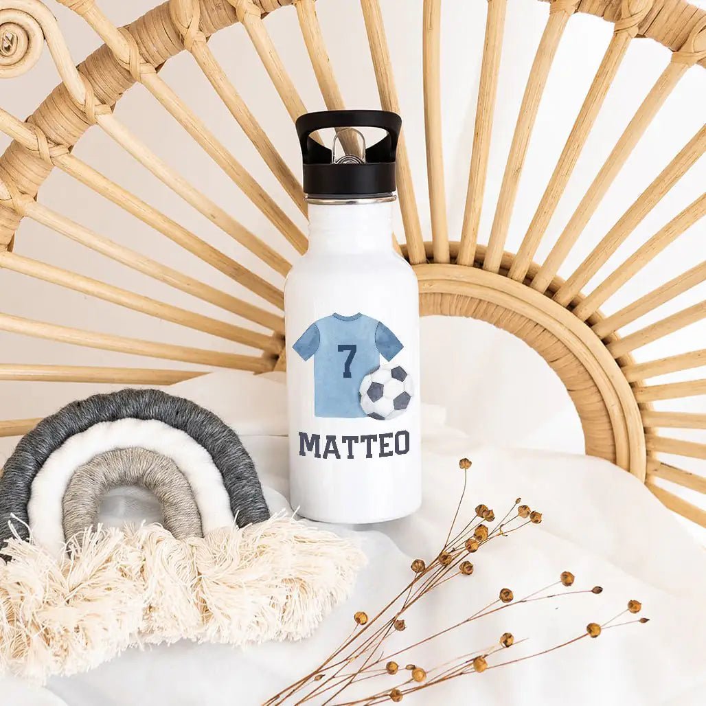 Kinder Trinkflasche weiß mit Trinkhalm personalisiert - Fußball Trikot Aquarell - wunderwunsch