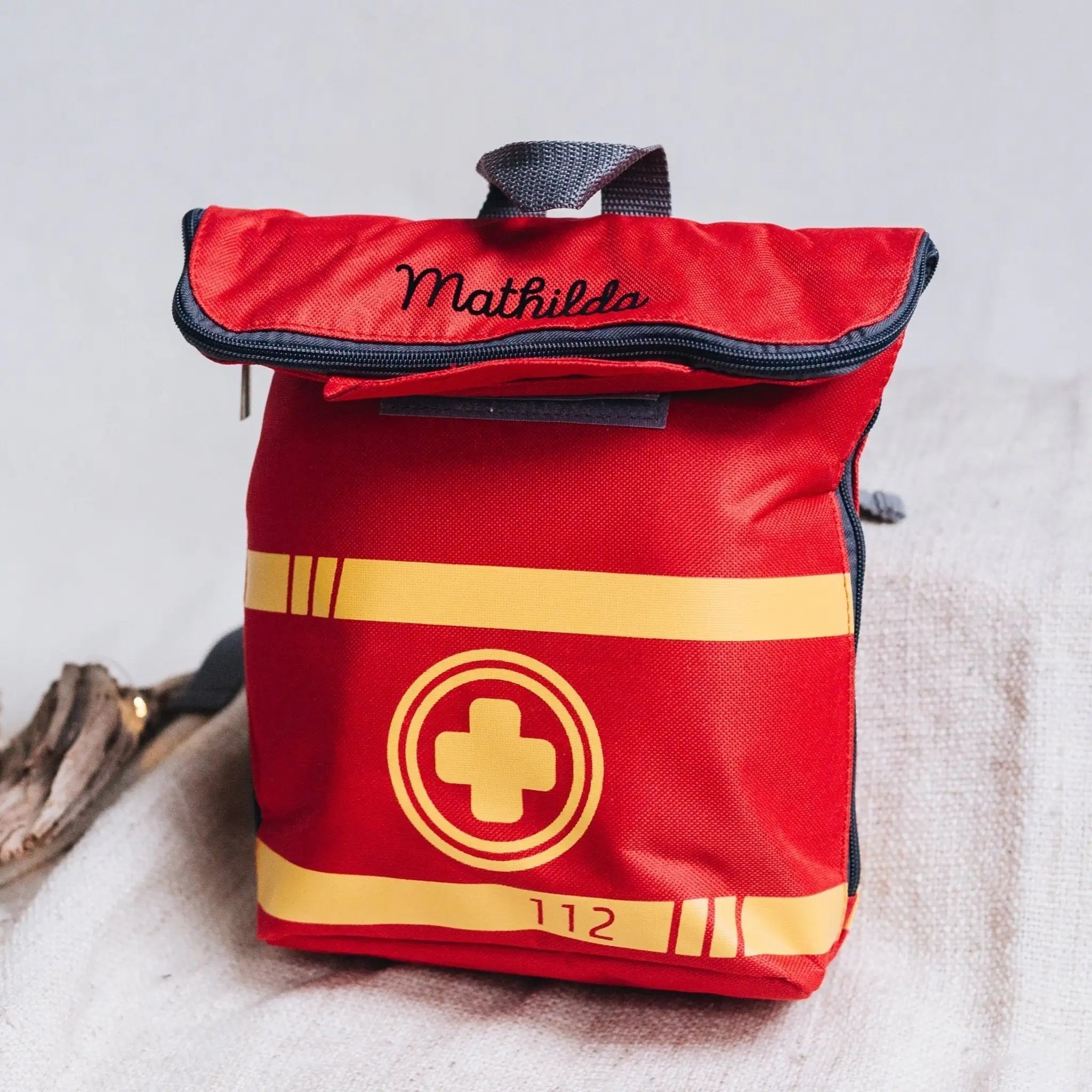 SMALL FOOT Notarztrucksack 18 - teilig personalisierbar - wunderwunsch