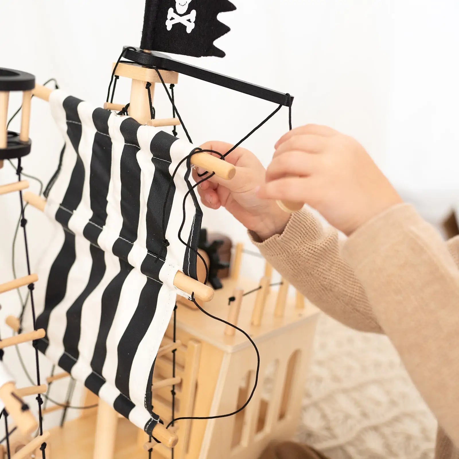 SMALL FOOT Piratenschiff Holz personalisierbar - wunderwunsch