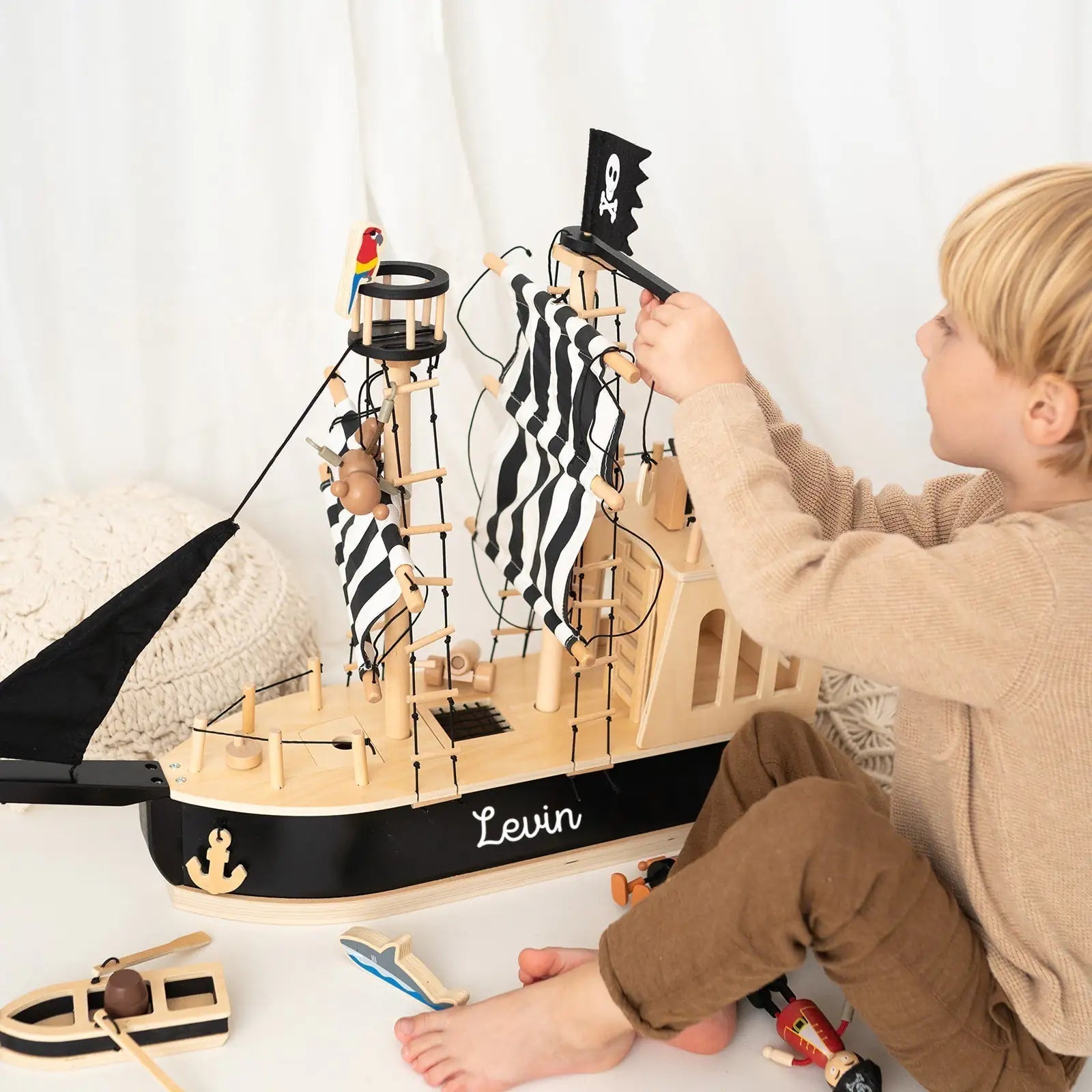 SMALL FOOT Piratenschiff Holz personalisierbar - wunderwunsch