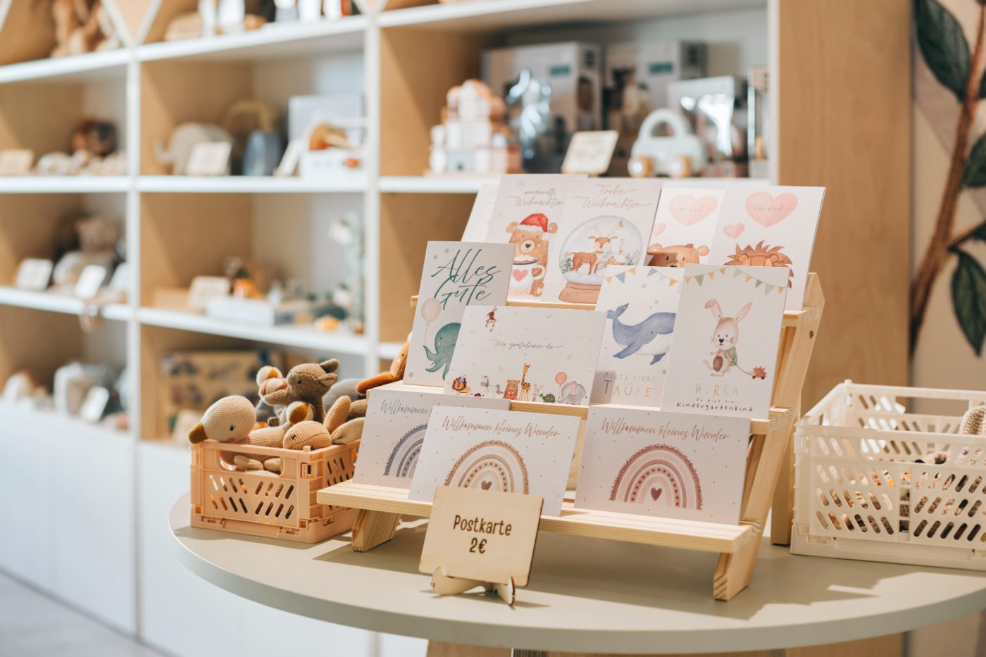 Postkarten-Display mit Aquarellmotiven
