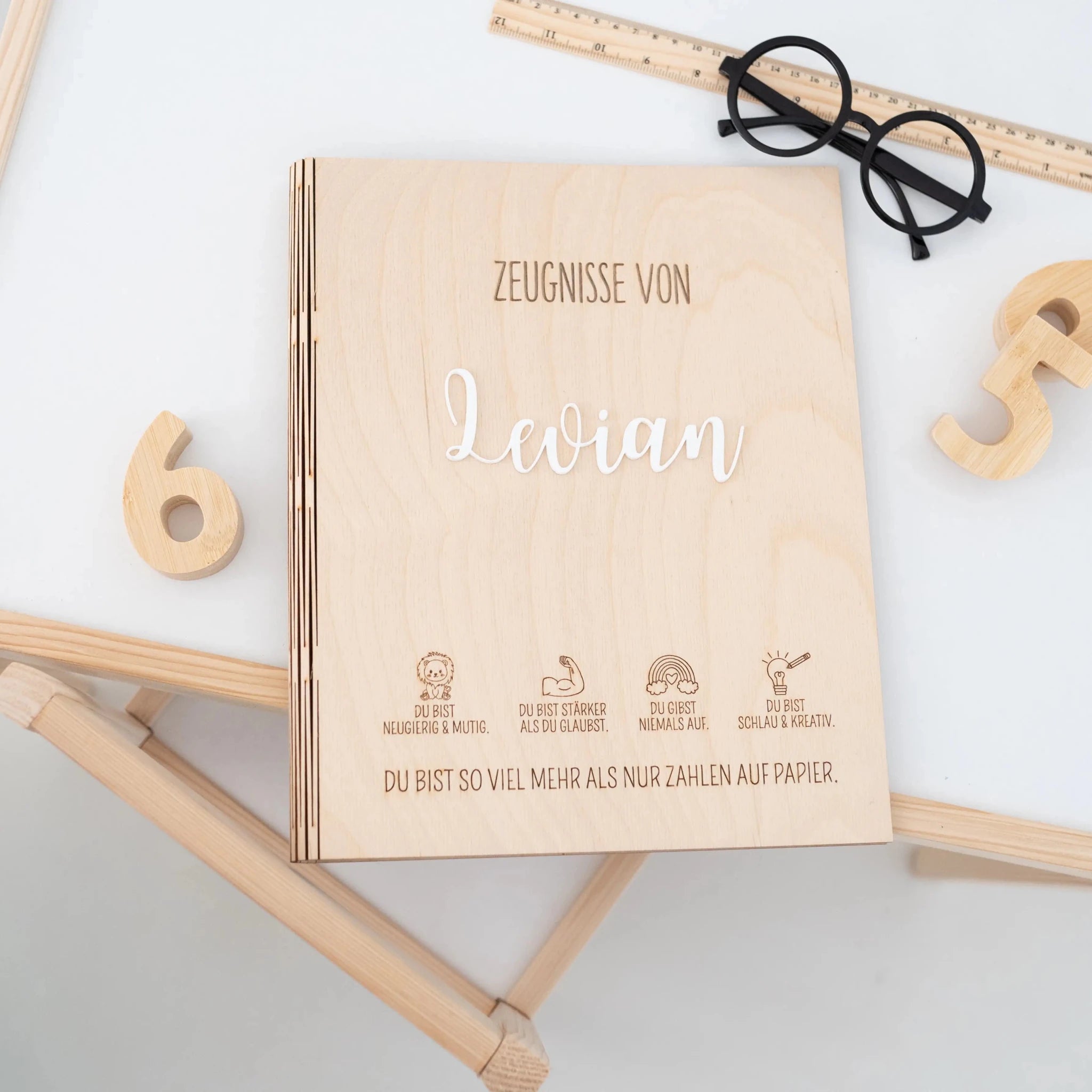 Zeugnismappe Holz personalisiert - Du bist so viel mehr - wunderwunsch